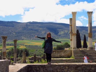 Victoria amongst Roman pillars